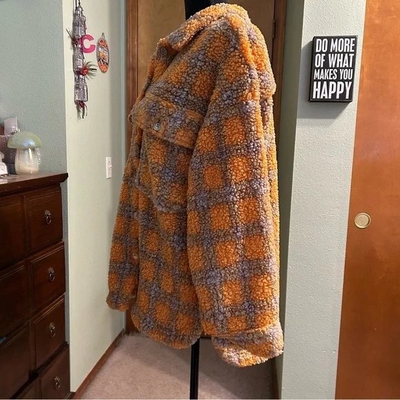 Fashion Nova Sipping Coffee Sherpa Plaid Shacket S mother of pearl buttons - Picture 3 of 10